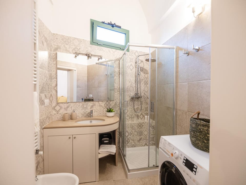 Shower, Toilet, Bathroom, towels, washing machine, dryer