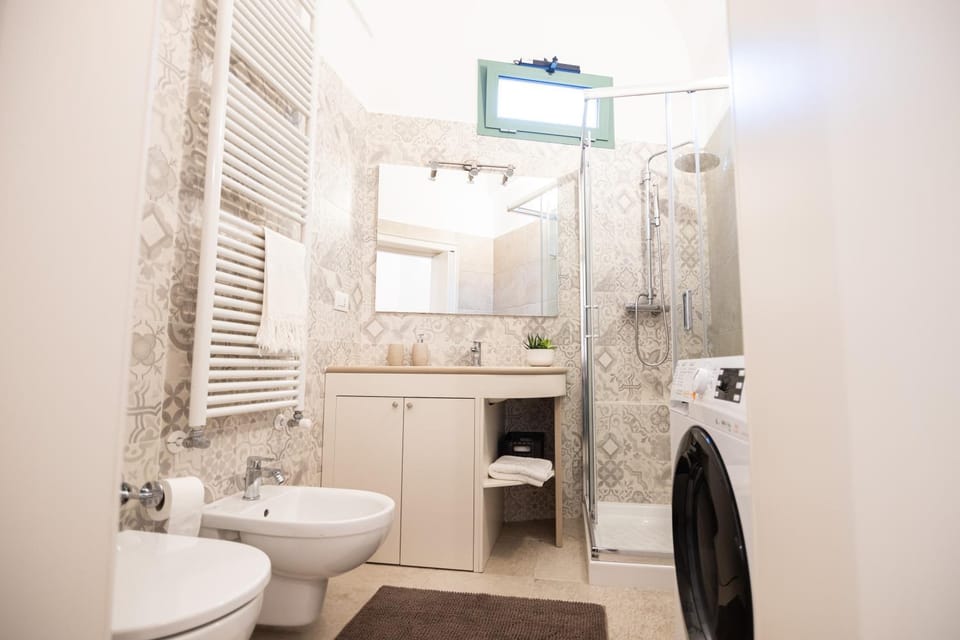 Shower, Toilet, Bathroom, bidet, towels, washing machine, dryer
