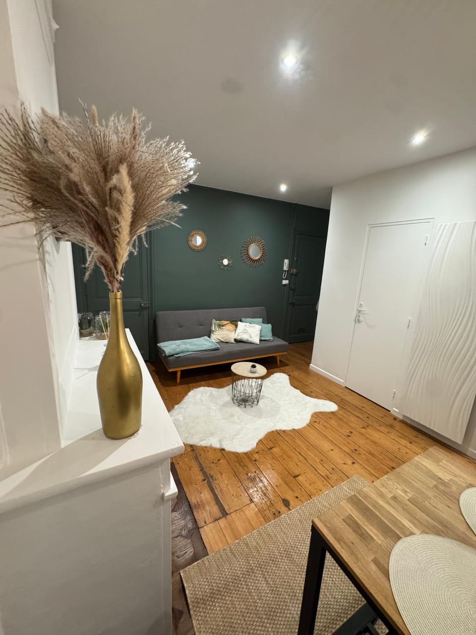 Living room, Decorative detail, Seating area