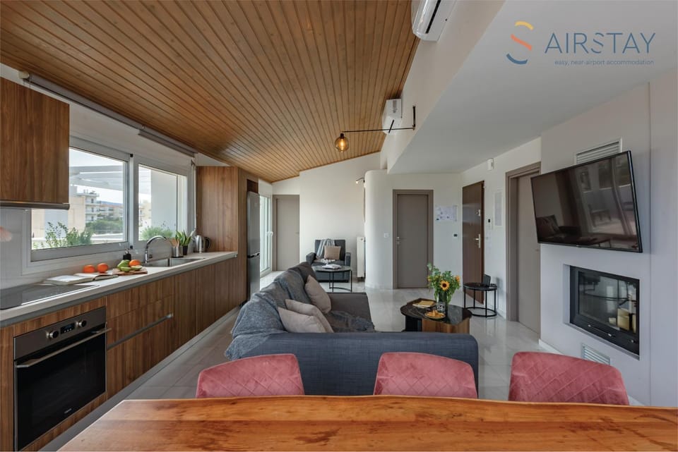 Communal lounge/ TV room, TV and multimedia, Kitchen or kitchenette, Living room, Seating area, oven