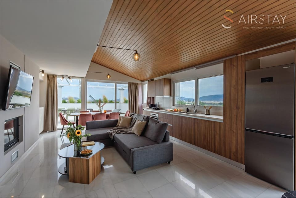Seating area, Dining area, kitchen