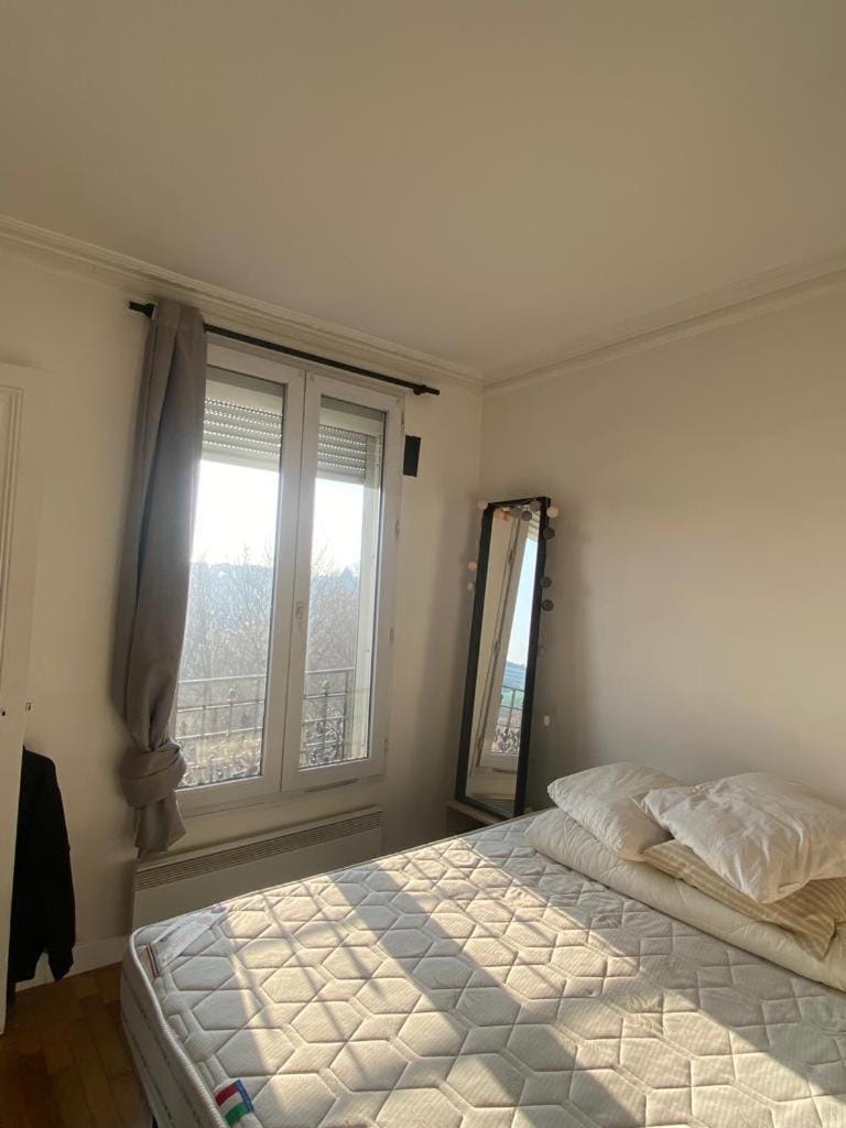Appartement ensoleillé, central et tout équipé avec vue Tour Eiffel et Panthéon Apartment in Paris