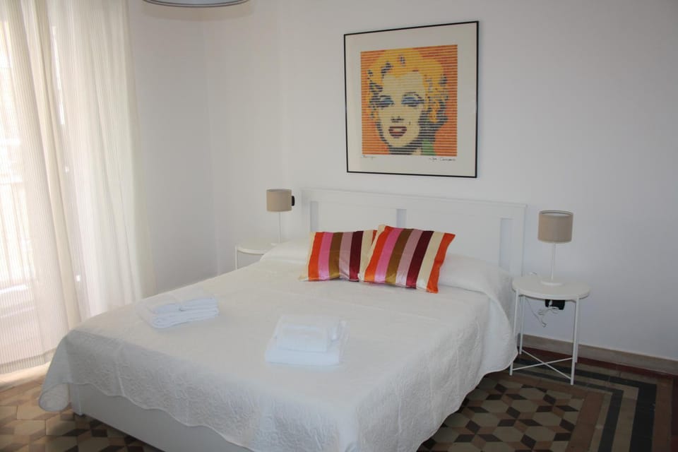 Bed, Summer, Photo of the whole room, Bedroom