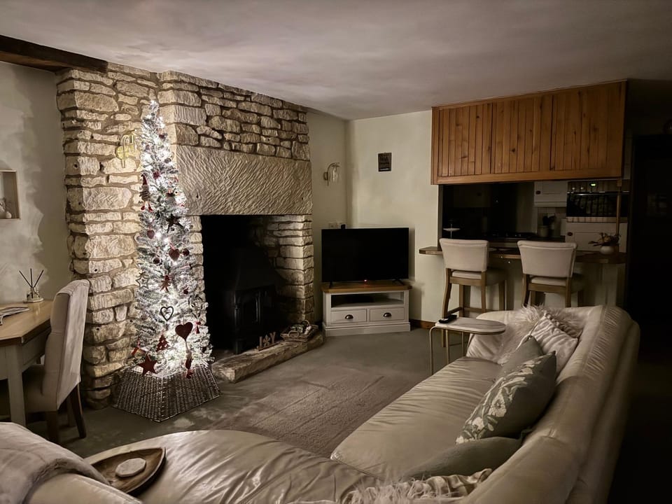 Cupcake Cottage: Quintessential Cotswold Cottage House in Nailsworth