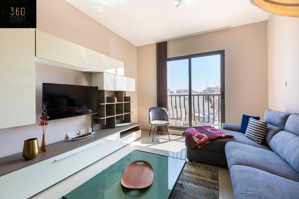 Communal lounge/ TV room, TV and multimedia, Kitchen or kitchenette, Living room, Seating area, Dining area, Evening entertainment