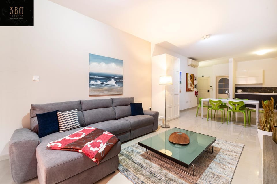Kitchen or kitchenette, Living room, Seating area, Dining area, minibar, pet friendly, stove