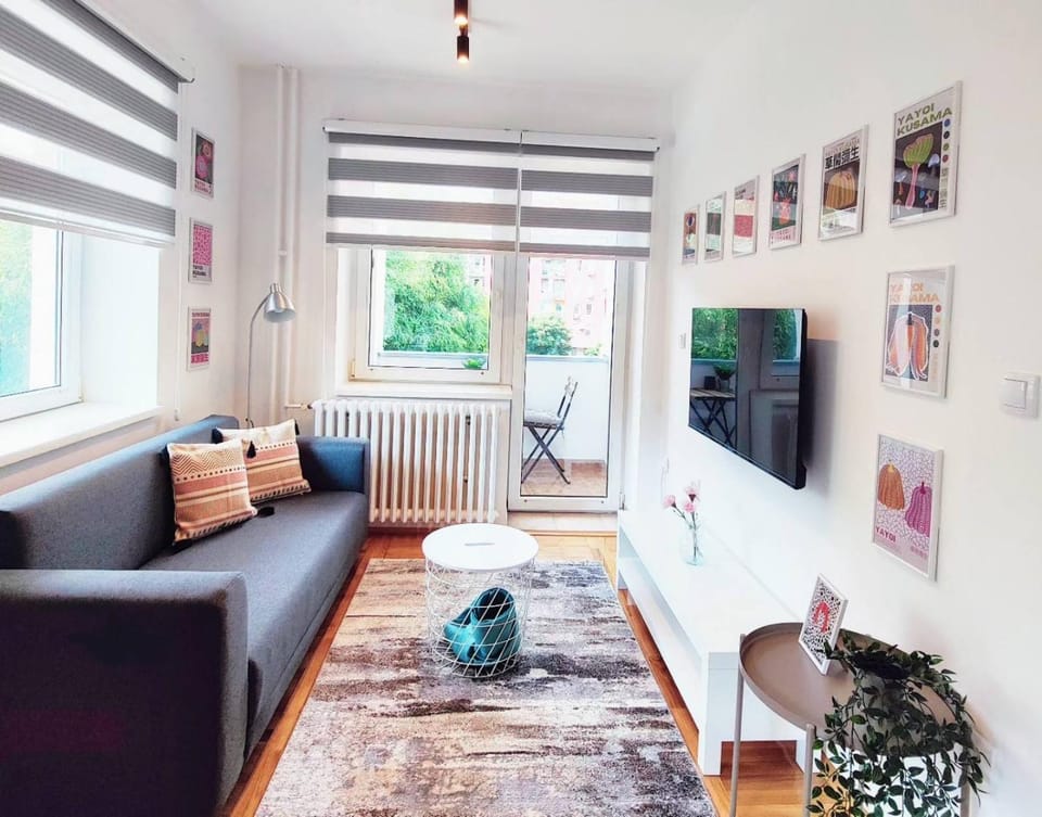 Communal lounge/ TV room, TV and multimedia, Living room, Seating area, Evening entertainment, Entertainment, internet