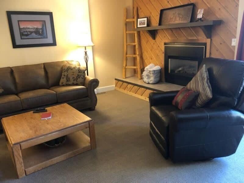 Downtown Chalet Close to Main St with Pool and Hot Tub House in Breckenridge