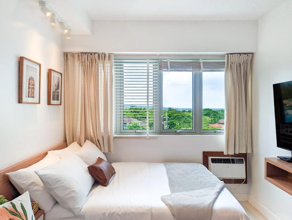 Bright & Cozy Studio Condo in Commonwealth, UP Diliman Apartment in Quezon City