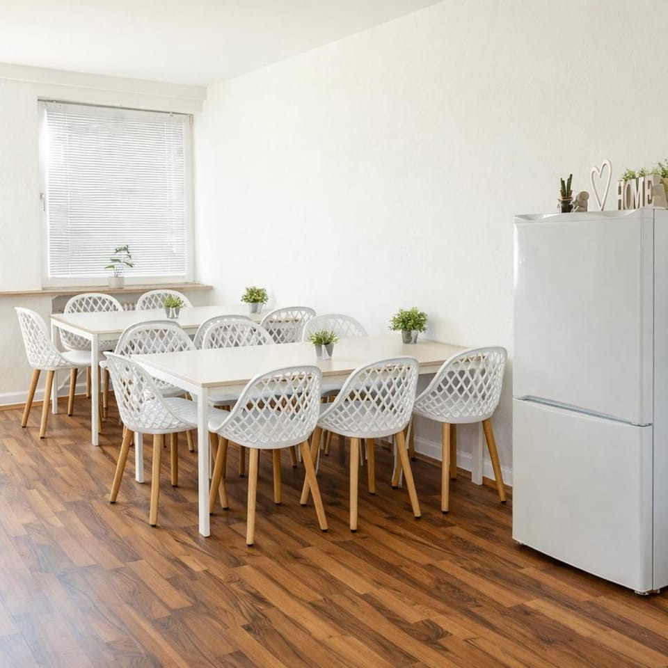 Kitchen or kitchenette, Dining area, Communal kitchen