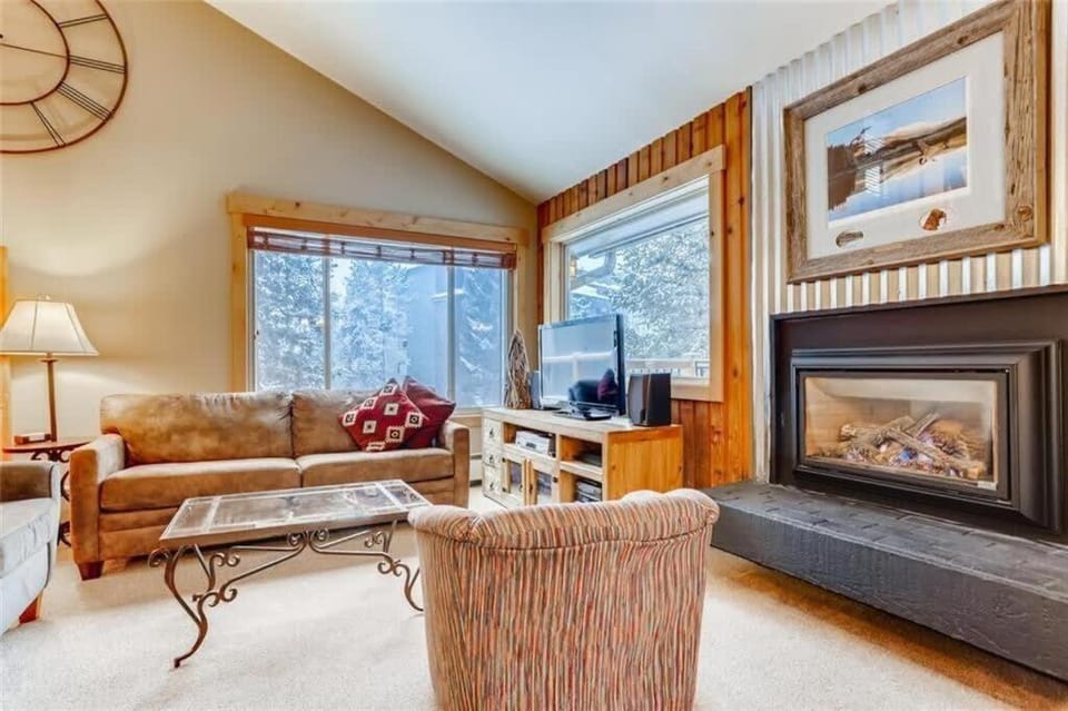 Timbernest Condo - 2 BDR Walk to Downtown & Lift House in Breckenridge