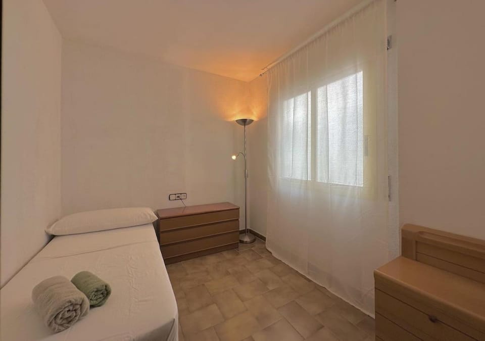 Amplio piso para 6 personas Apartment in Cambrils