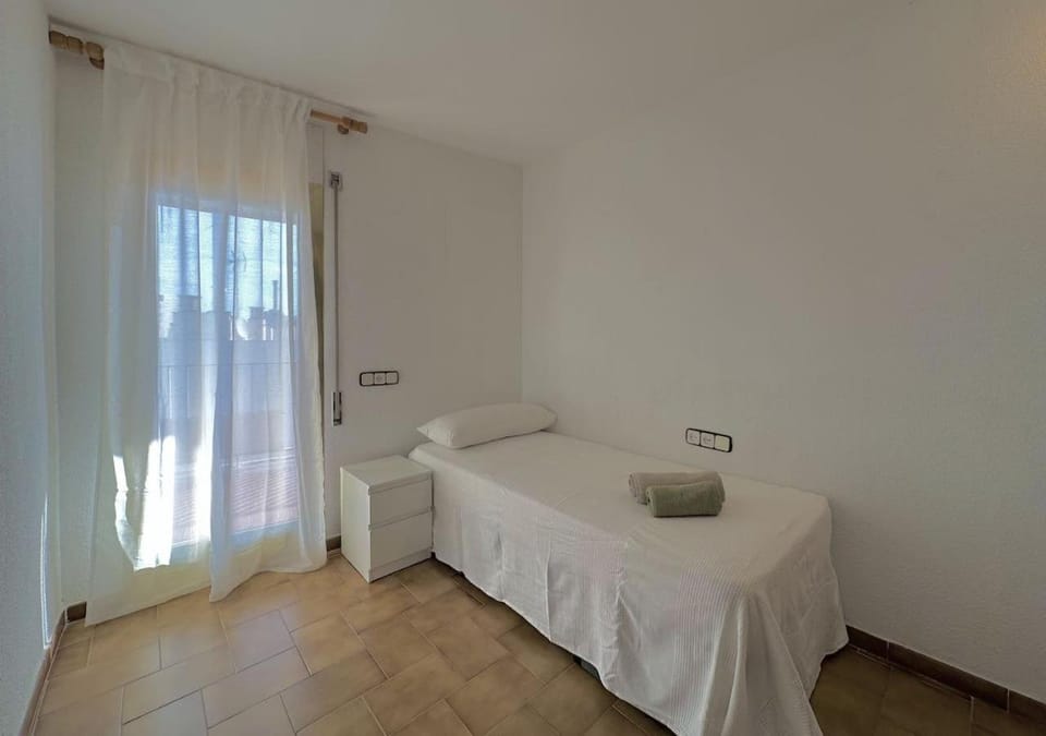 Amplio piso para 6 personas Apartment in Cambrils