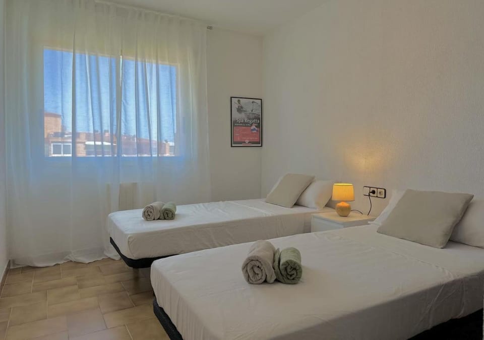 Amplio piso para 6 personas Apartment in Cambrils