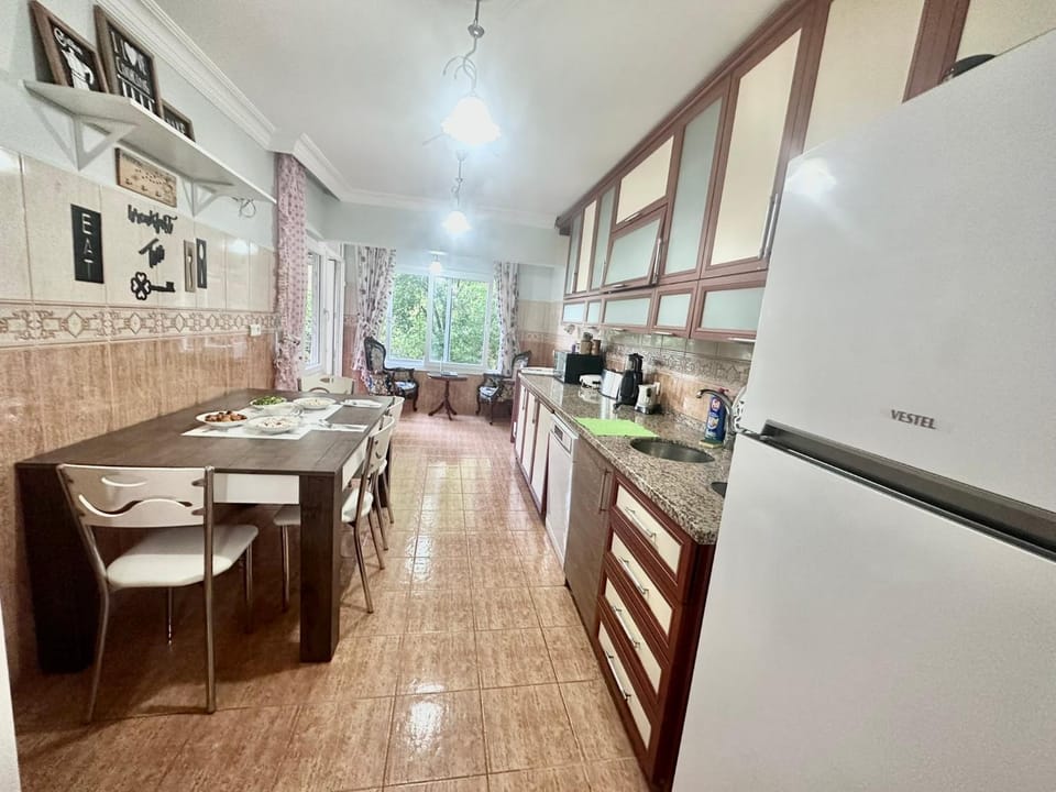 Kitchen or kitchenette, Dining area, dishwasher, oven, pet friendly, stove