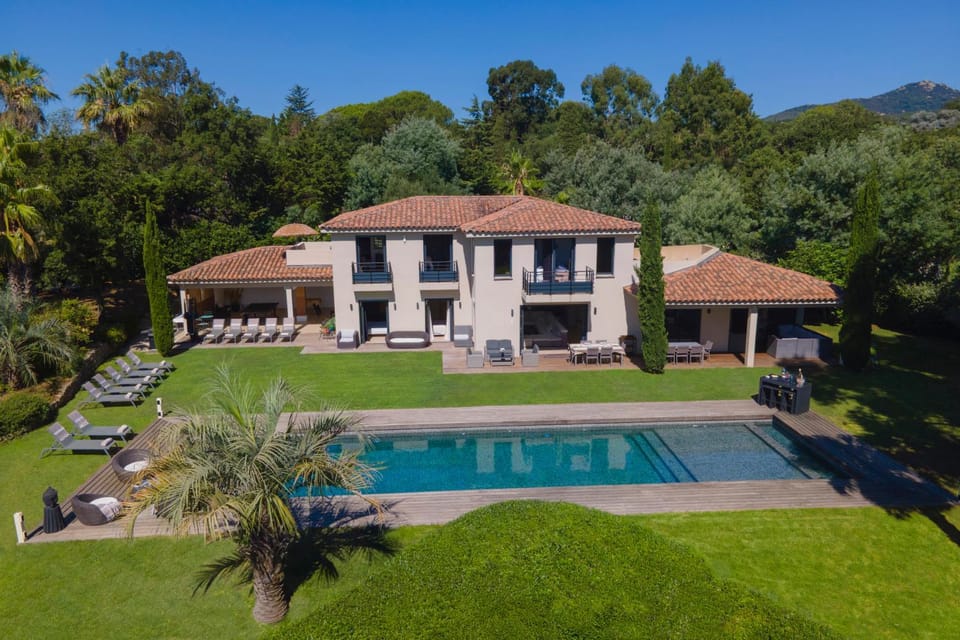 Luxueuse Villa vue mer avec piscine Golfe de St Tropez 14 personnes Villa in Grimaud