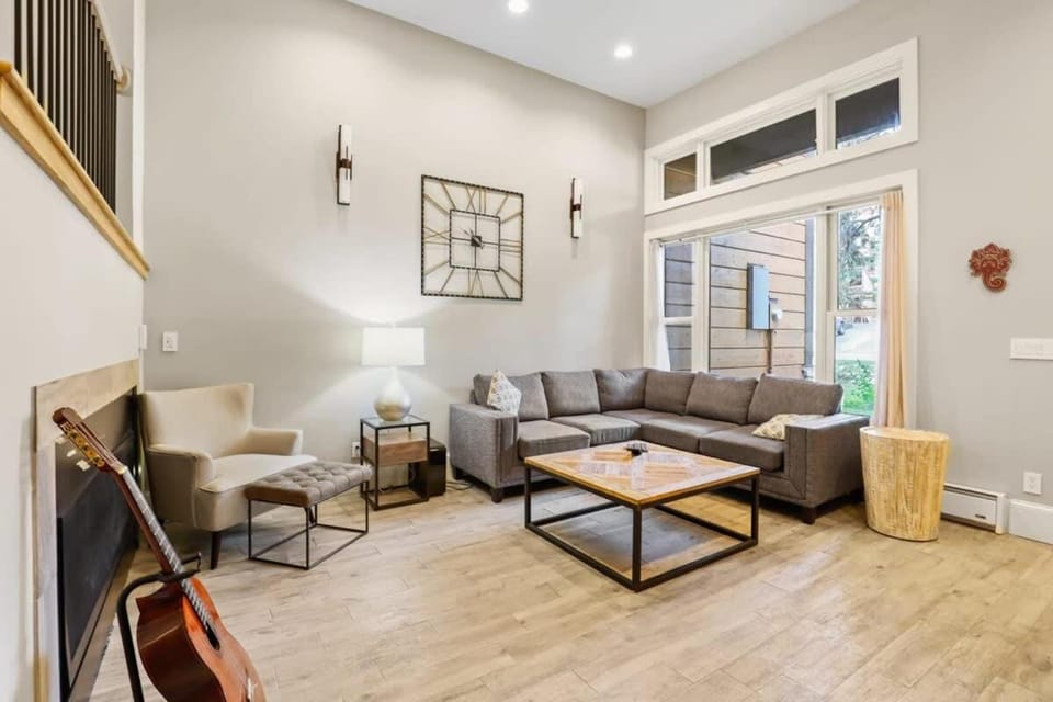 Winterpoint 2 BR Condo Walk to Main St Plus Hot Tub House in Breckenridge