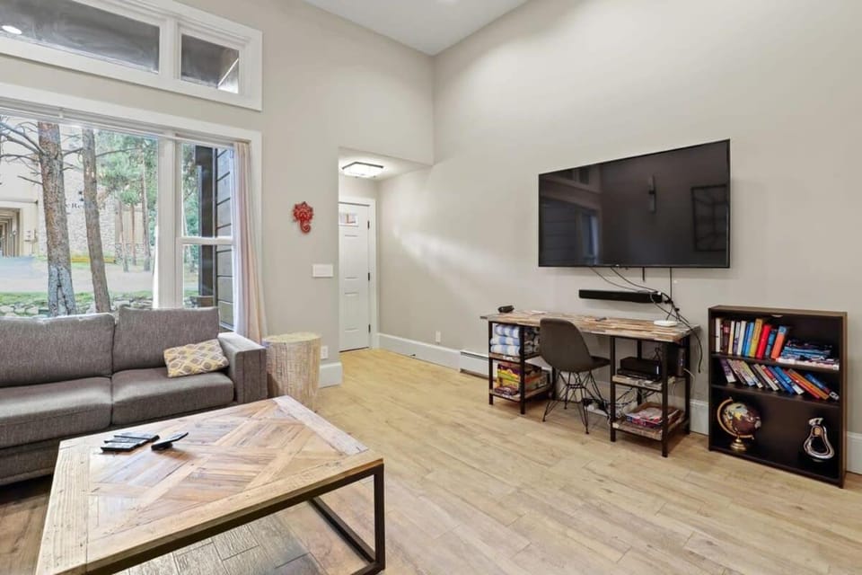 Winterpoint 2 BR Condo Walk to Main St Plus Hot Tub House in Breckenridge