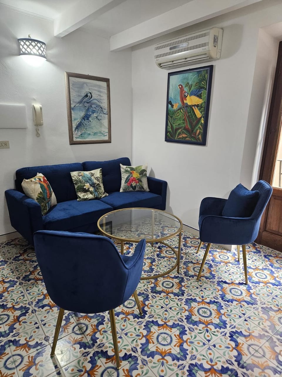 Living room, Seating area, air conditioner