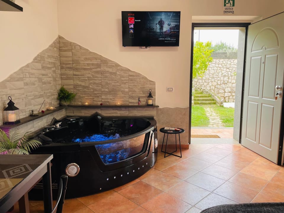 Hot Tub, TV and multimedia
