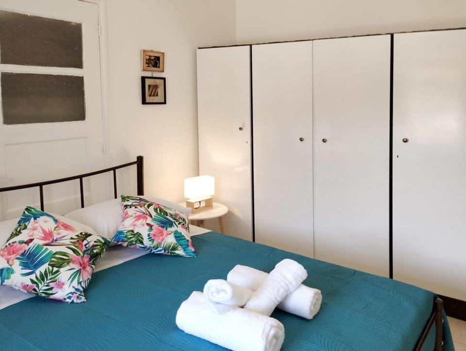 Bed, Photo of the whole room, Bedroom, towels, wardrobe