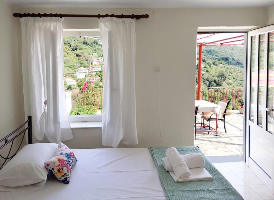 Patio, Bed, View (from property/room), Balcony/Terrace, Bedroom, Garden view, towels
