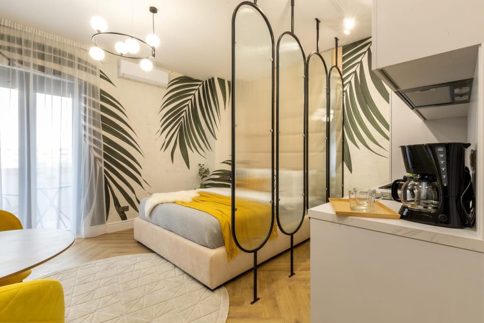 Yellow Jade Studio City Center - River View&Balcony Apartment in Bucharest