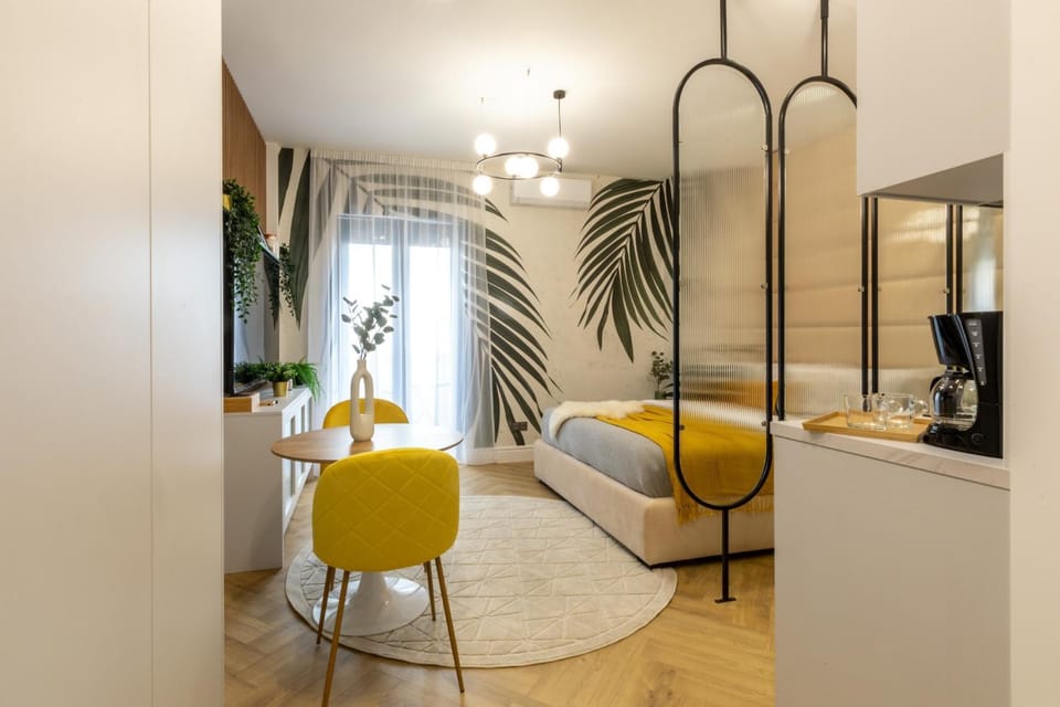 Yellow Jade Studio City Center - River View&Balcony Apartment in Bucharest