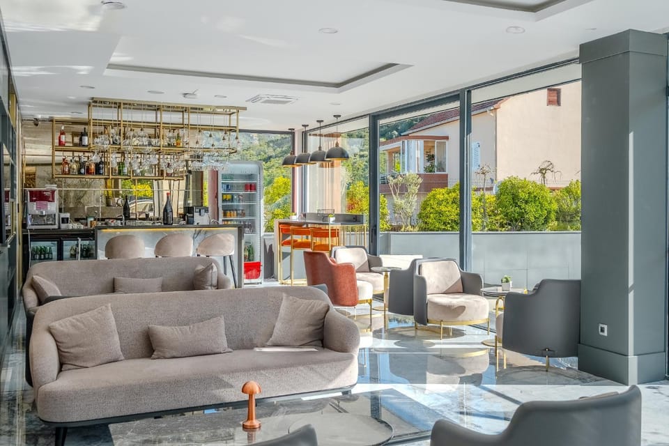 Communal lounge/ TV room, Lobby or reception, Lounge or bar, Seating area, Internal: Not applicable to any particular room