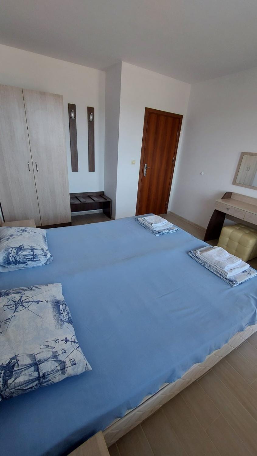Bed, Photo of the whole room, Bedroom, wardrobe
