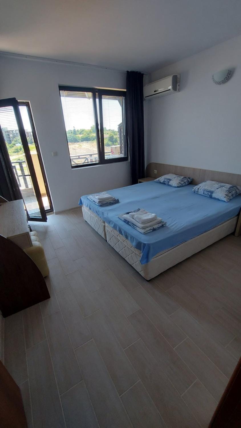 Photo of the whole room, Swimming pool, towels