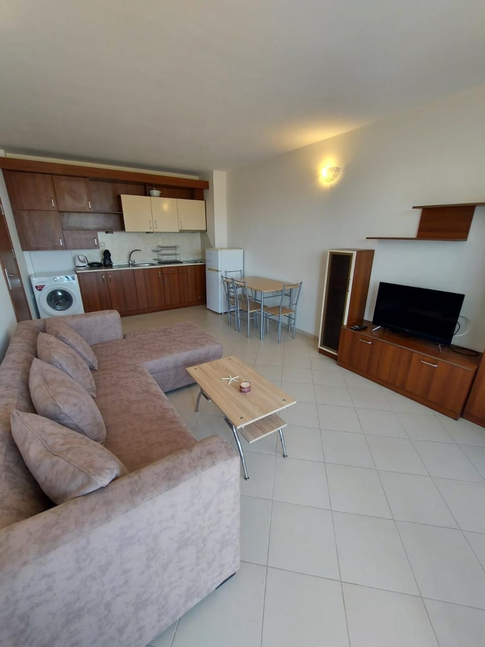 Kitchen or kitchenette, Living room, Seating area, Dining area, pet friendly, stove