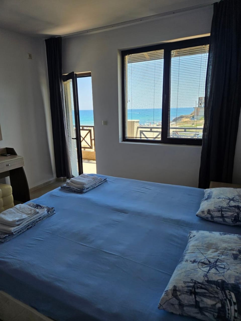 Bed, Bedroom, Sea view