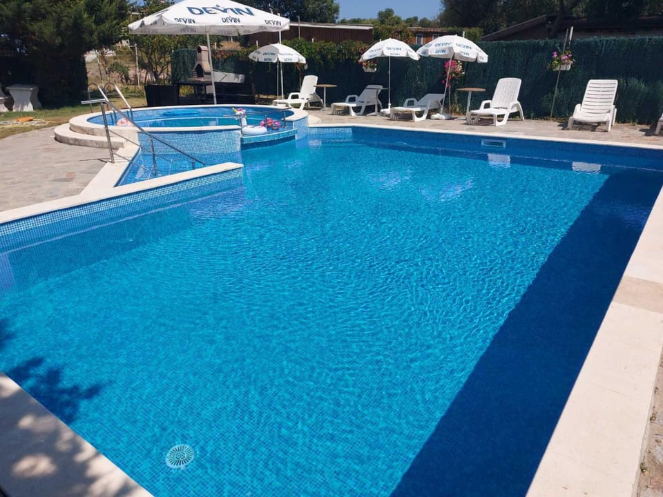 Swimming pool, sunbed