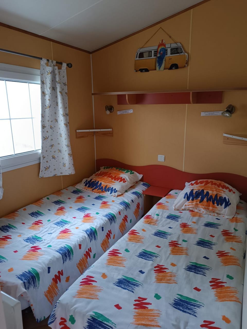 Photo of the whole room, Bedroom