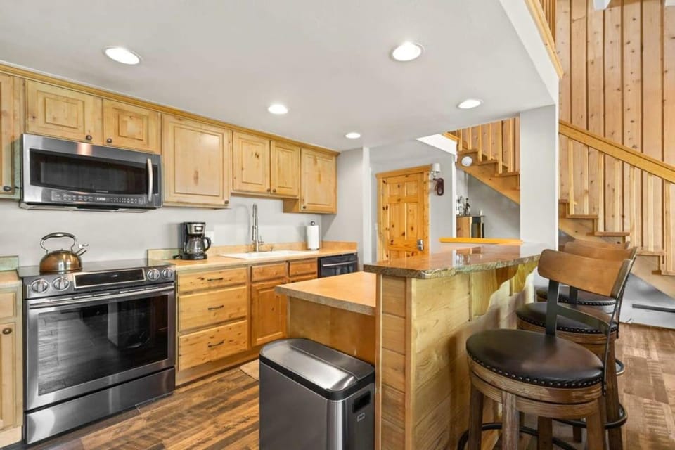 3BDR Condo with Loft Heart of Breck Walk to Town House in Breckenridge