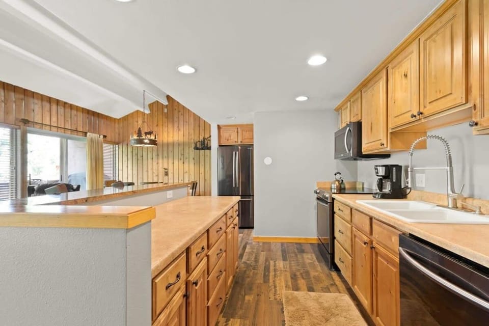 3BDR Condo with Loft Heart of Breck Walk to Town House in Breckenridge