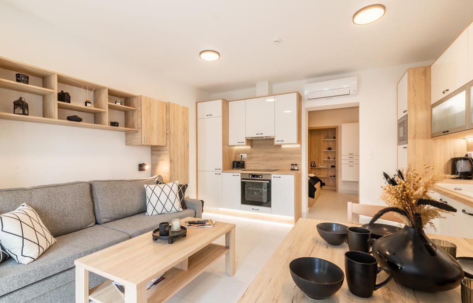 Kitchen or kitchenette, Living room, Seating area, Dining area, minibar, pet friendly, stove