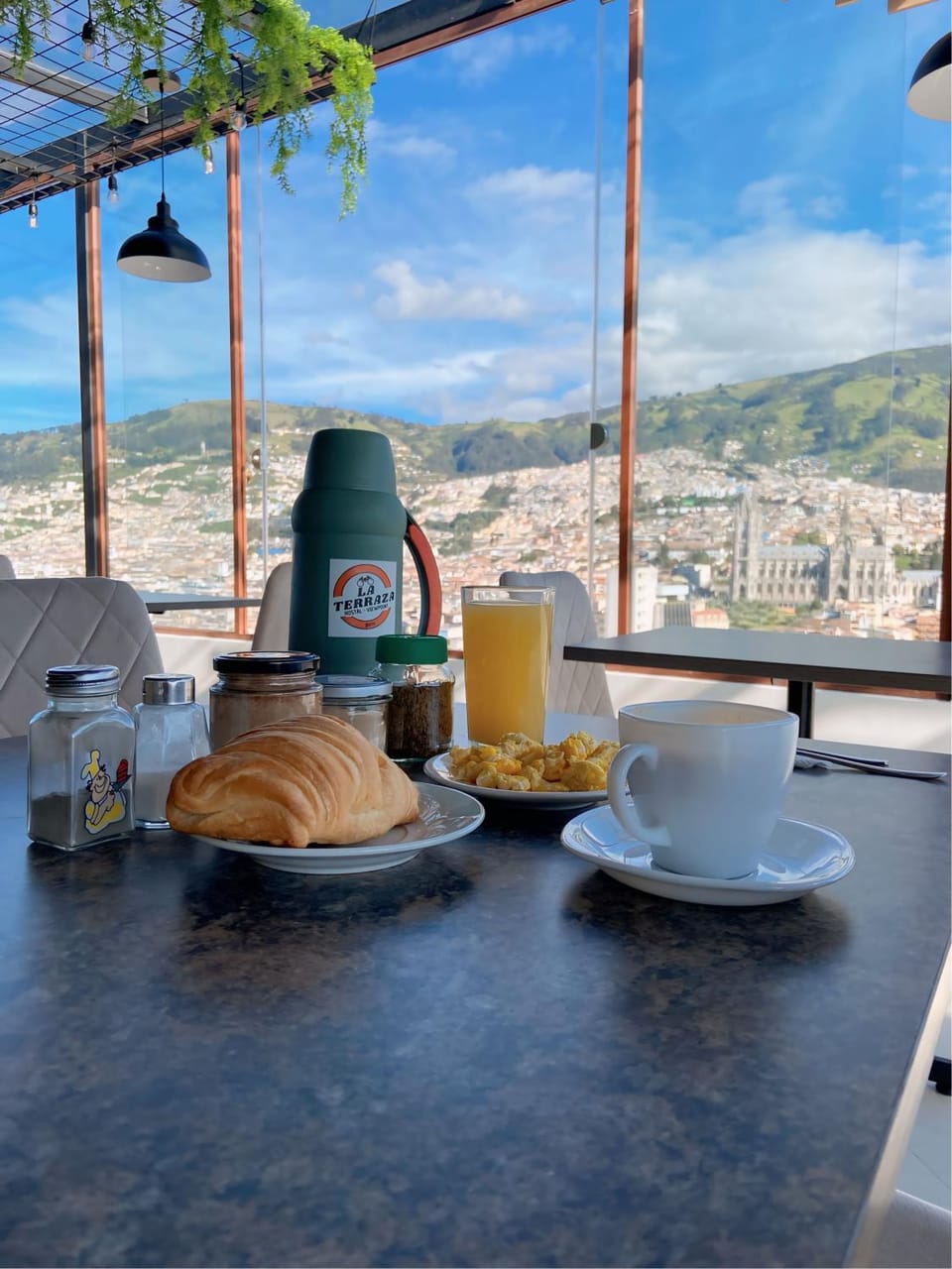 Natural landscape, Balcony/Terrace, Food and drinks, Dining area, Food, Mountain view, Breakfast, Continental breakfast