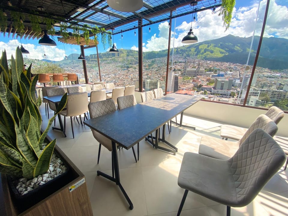 Day, Natural landscape, View (from property/room), Balcony/Terrace, Balcony/Terrace, Seating area, Dining area, Mountain view
