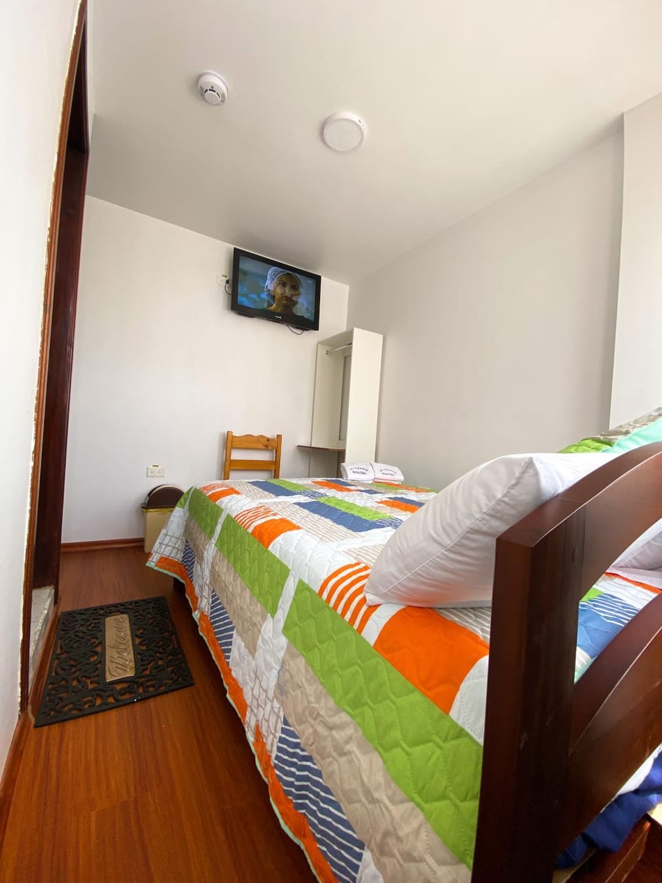 Bed, TV and multimedia, Bedroom