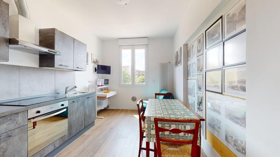 Kitchen or kitchenette, Kitchen or kitchenette, Dining area, stove