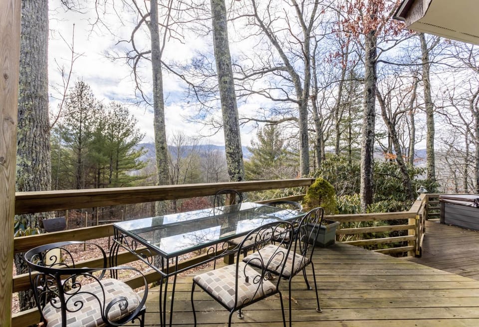Alices Wonderland House in Brushy Fork