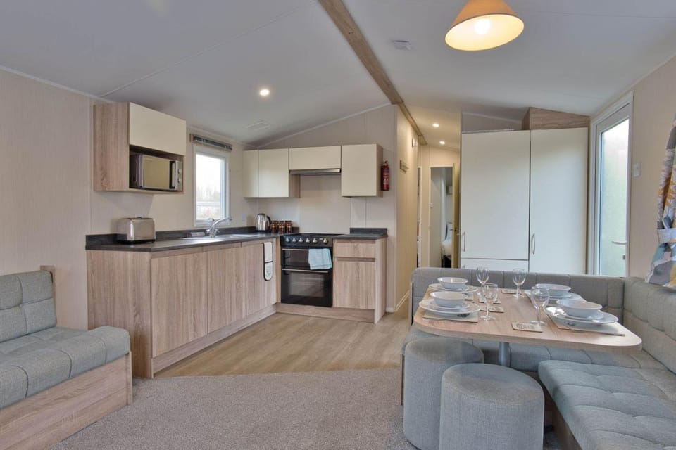 Seating area, Dining area, pet friendly