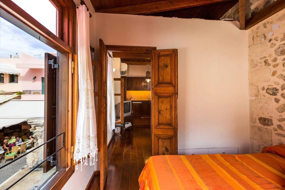 Venetian Rimondi Fountain Mansion - Built In 1626 Apartment in Rethymno