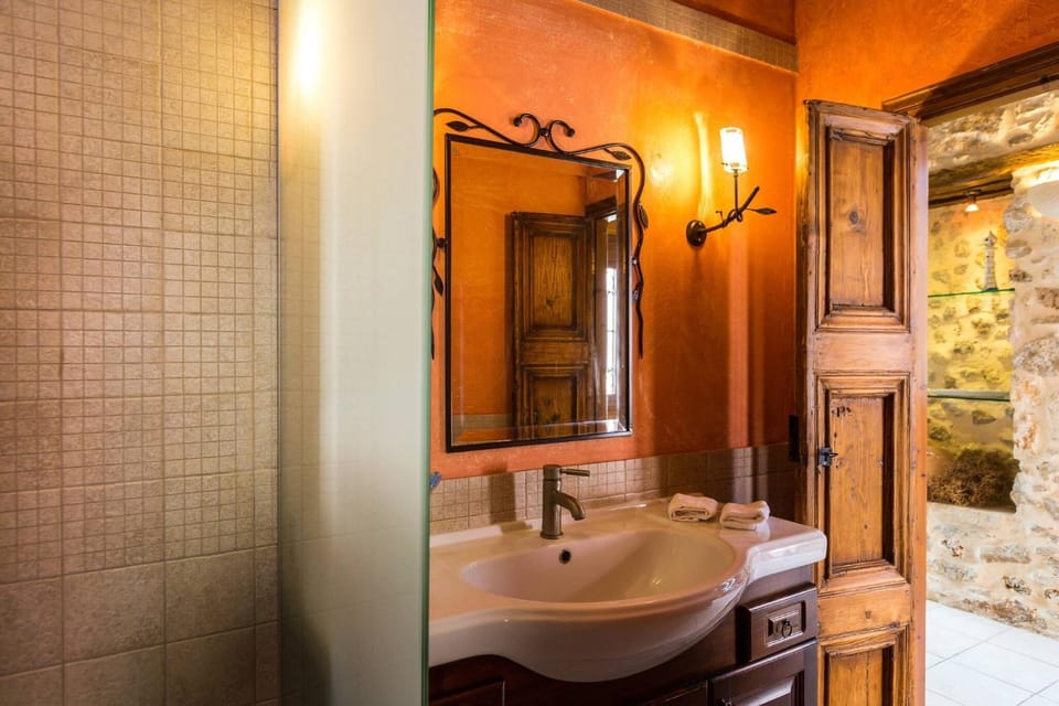 Venetian Rimondi Fountain Mansion - Built In 1626 Apartment in Rethymno