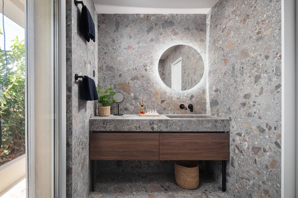 Bathroom, towels