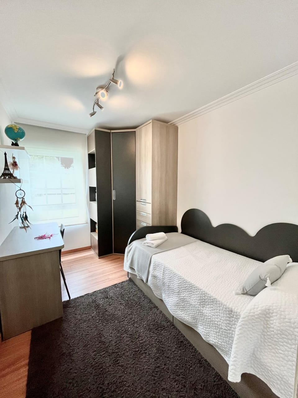 Photo of the whole room, Bedroom