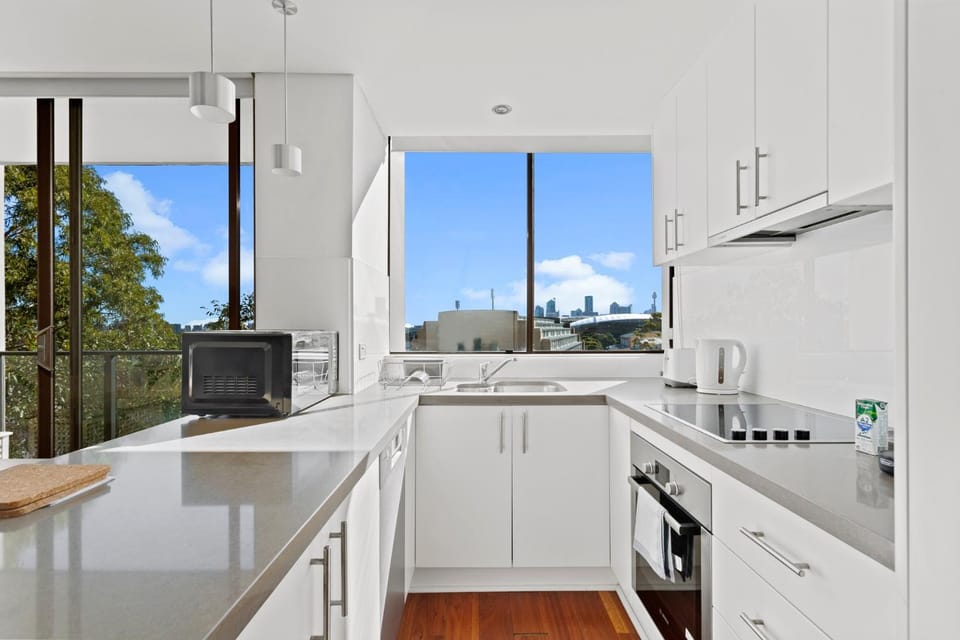 Prime Location 2-Bed Apartment with Parking Apartment in Sydney