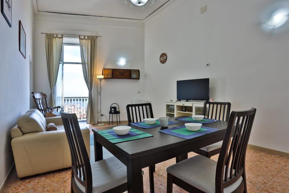 TV and multimedia, Living room, Dining area